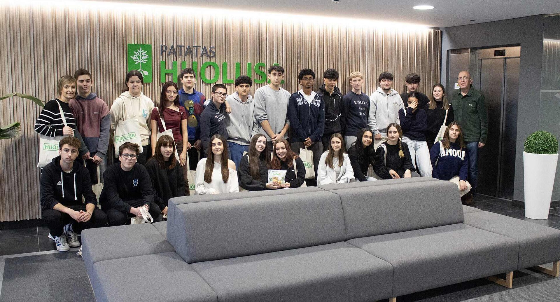 VISITA ALUMNOS I.E.S. GINER DE LOS RIOS