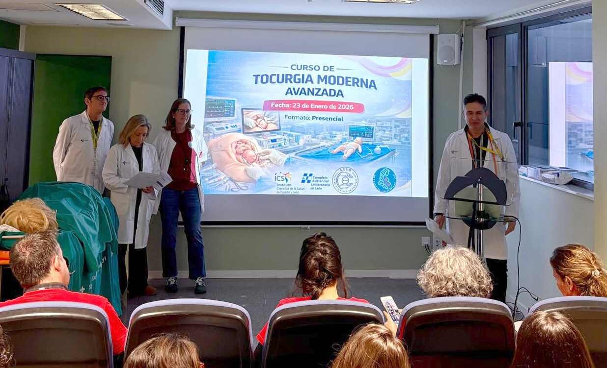 Simulación clínica de partos difíciles; en la imagen, presentación del curso.