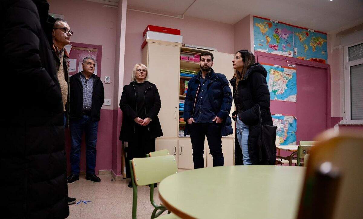 Nuria Rubio, durante su visita al Antonio Machado. Foto: PSOE.
