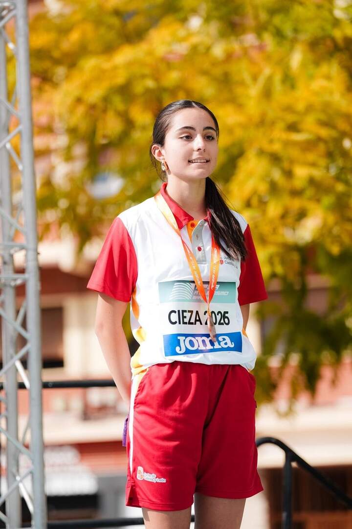 Celia Ponga con su medalla de bronce nacional.