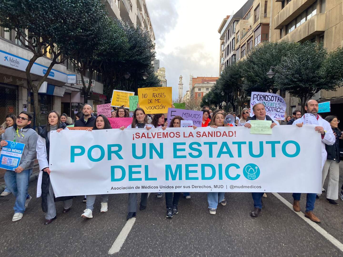 León acoge una nueva movilización de los médicos contra el Estatuto Marco que promueve el Ministerio de Sanidad