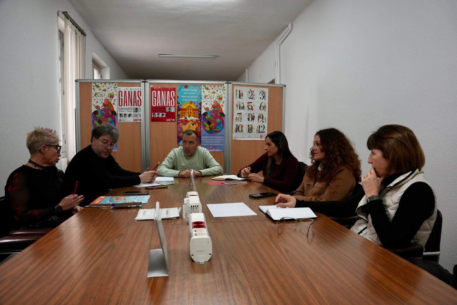 Nuria Rubio y su equipo, durante la reunión con UGT Bierzo. Foto. PSOE.