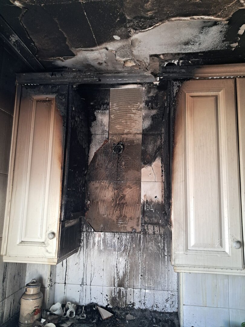 Estado en el que quedó al cocina de la vivienda afectada. Foto: Bomberos de Ponferrada.