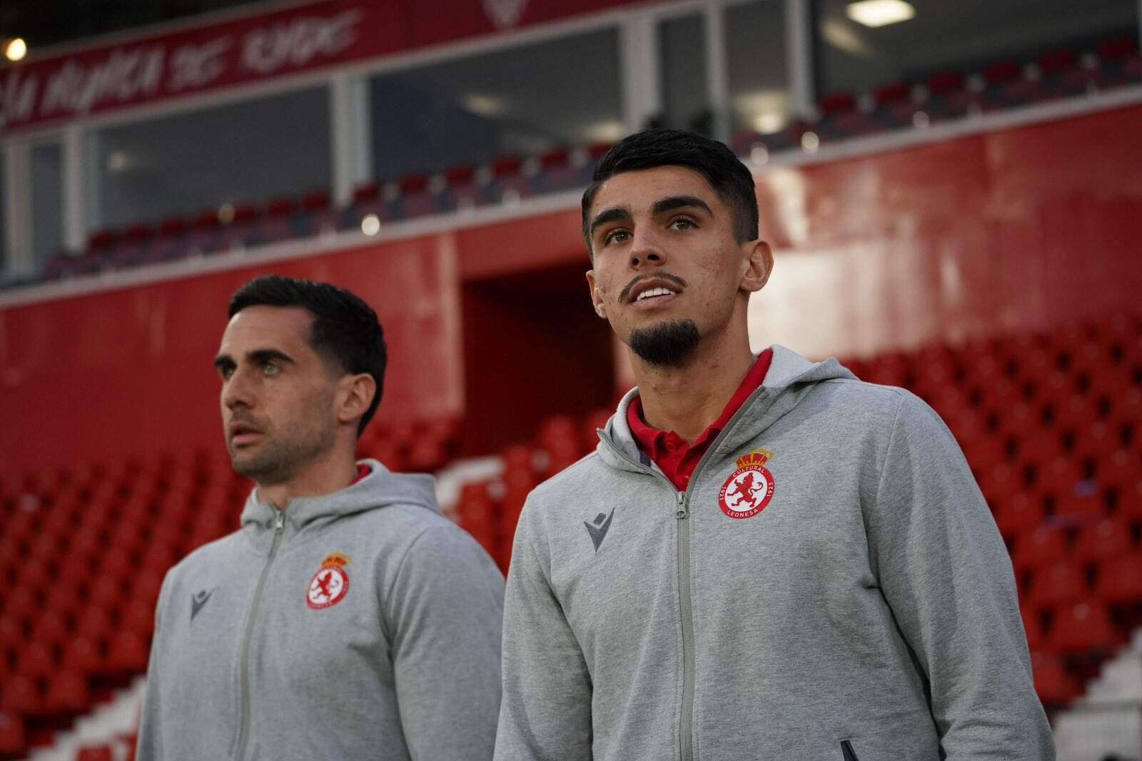 La plantilla de la Cultural, a su llegada al estadio.