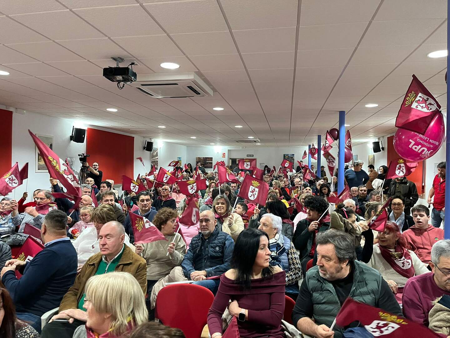 alicia-gallego-confia-en-que-el-15m-abra-un-cambio-posible-en-la-region-leonesa-el-bierzo-digital-1