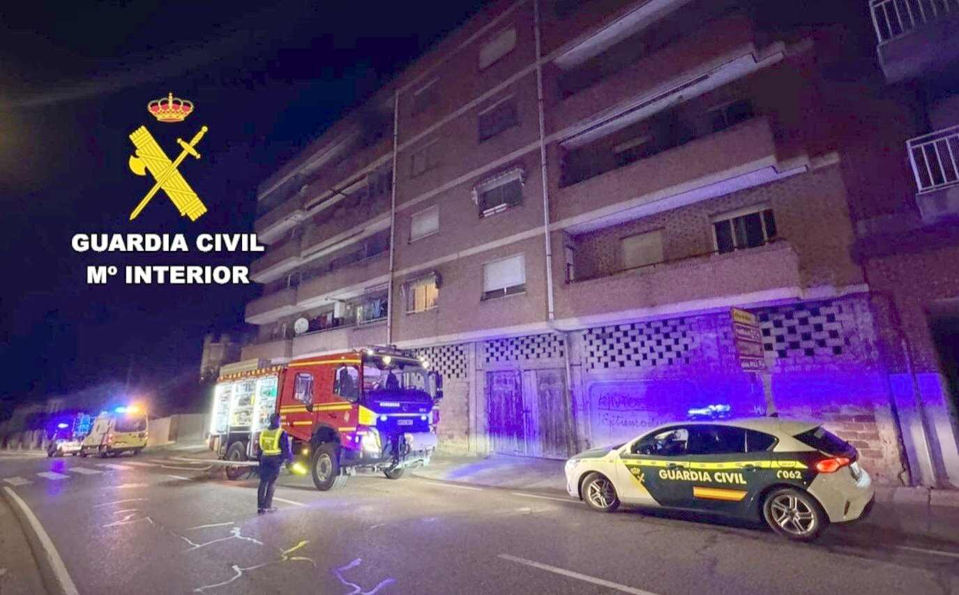 Guardia Civil, Bomberos y Emergencias Sacyl en el lugar del incendio.