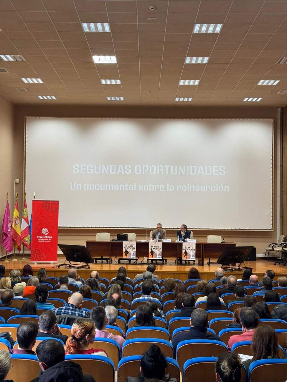 Cáritas refuerza su compromiso con la reinserción a través del documental 'Segundas Oportunidades'.