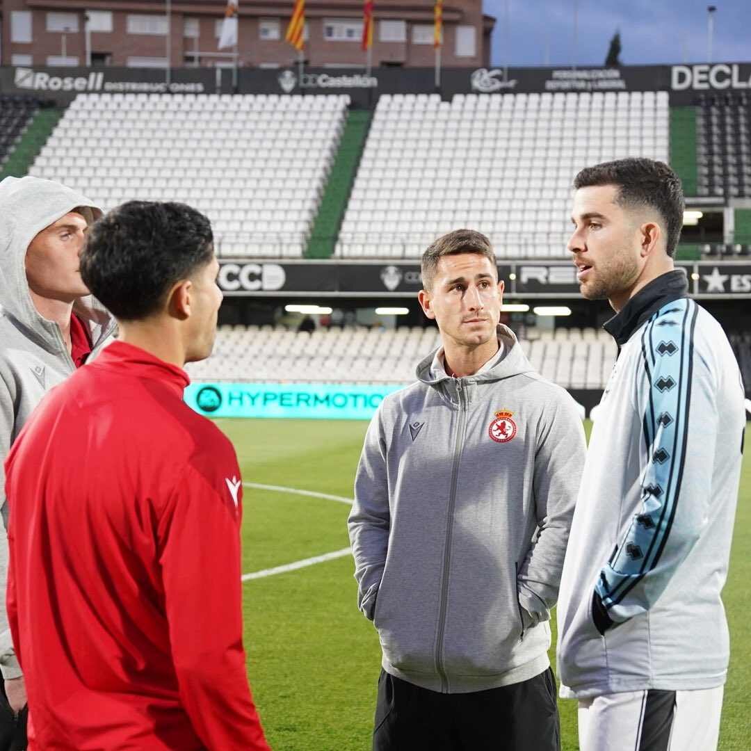 Barri conversa con sus excompañeros este lunes.