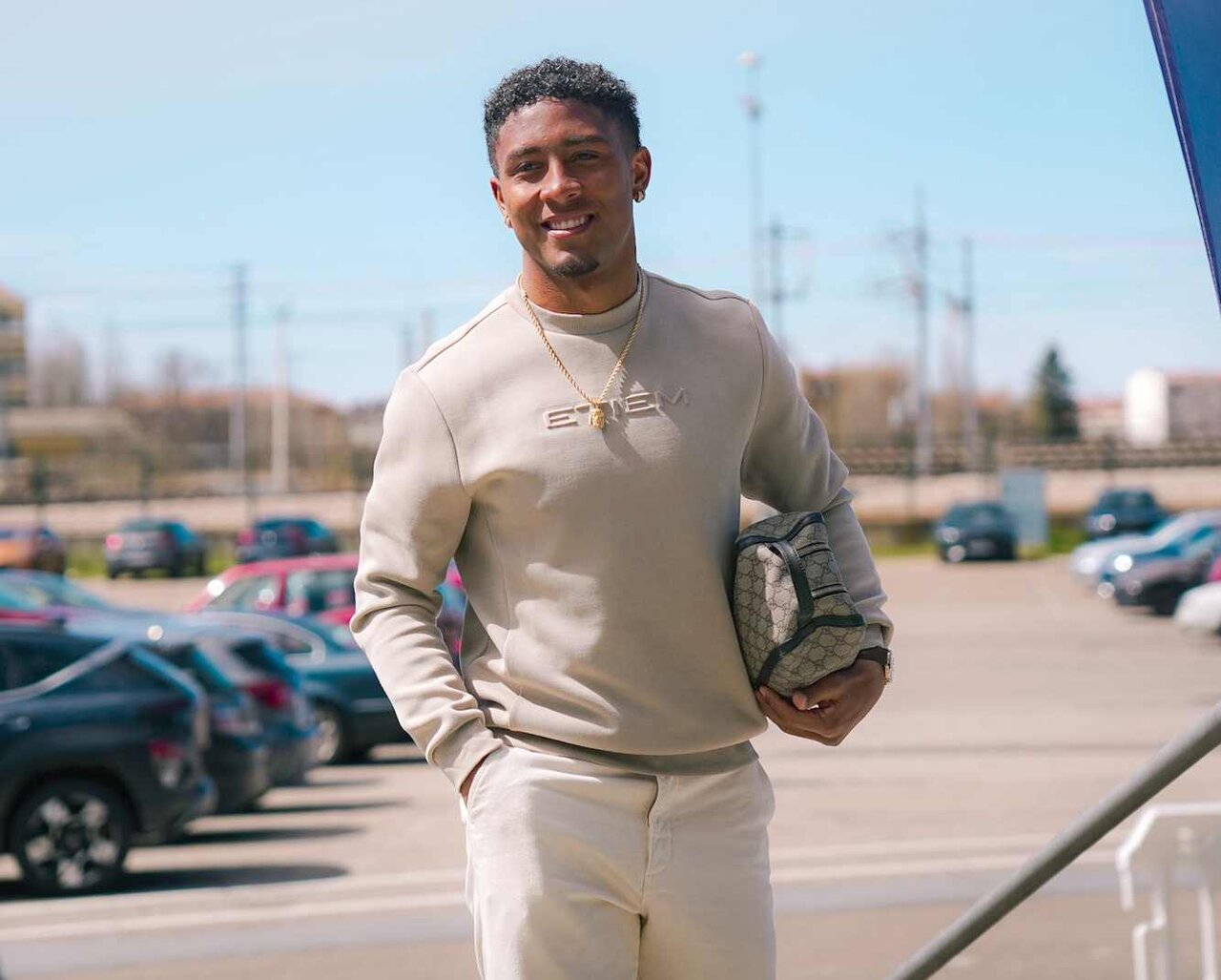 La foto de Ribeiro a su llegada al estadio (todo apunta a que será titular).