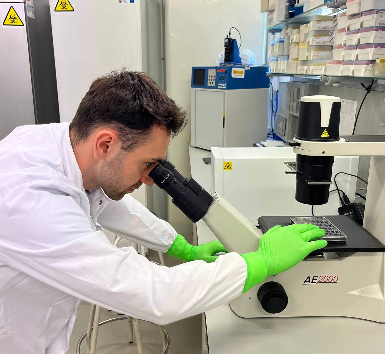 Trabajo en el laboratorio de la ULE