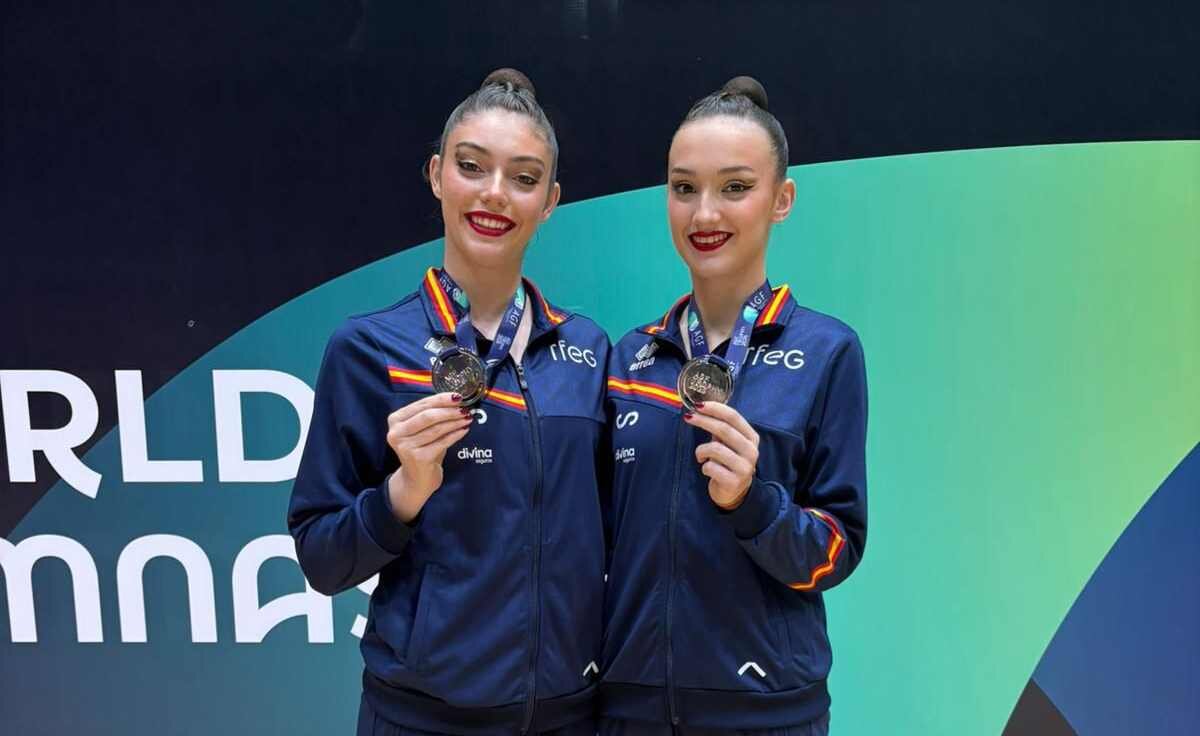 Las 'andreas', con su medalla, durante su presencia en el equipo nacional.