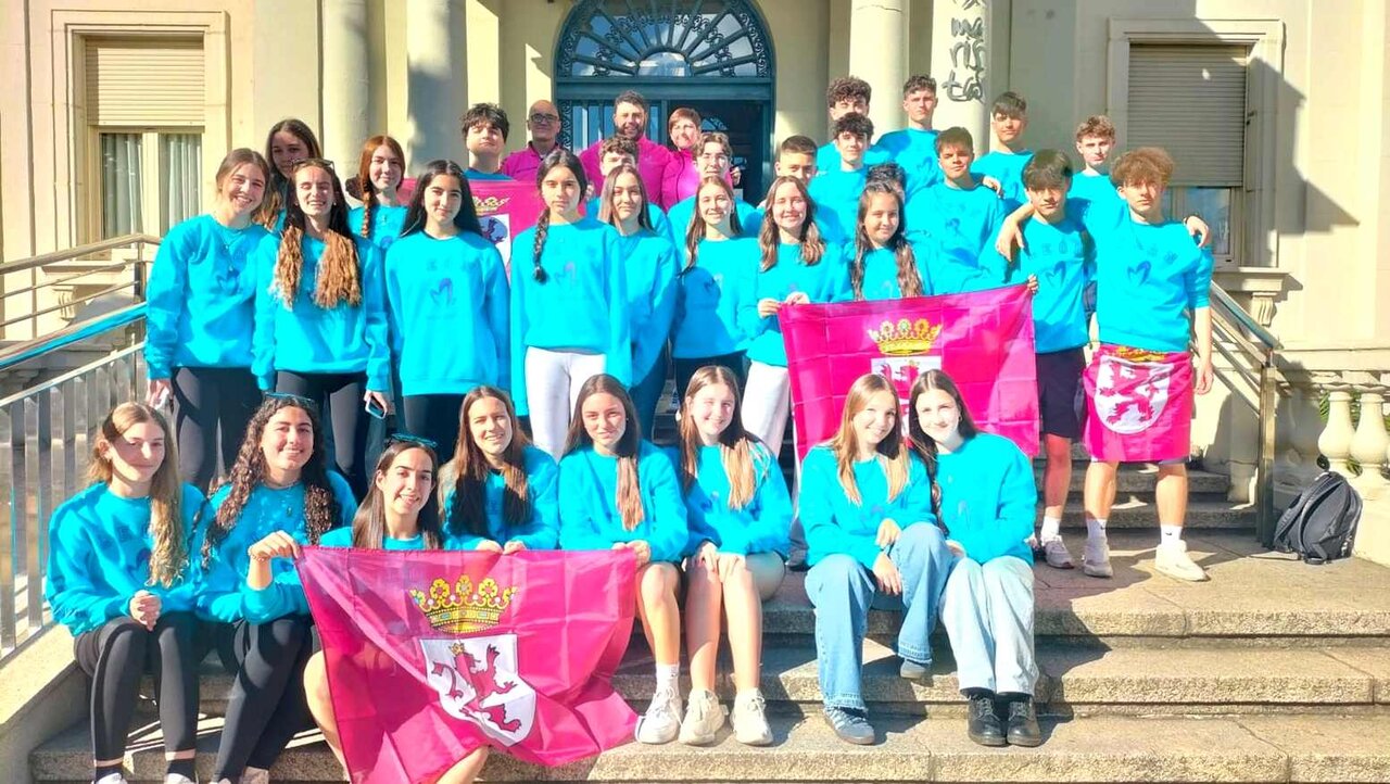 Los alumnos de Maristas posan en su centro docente.