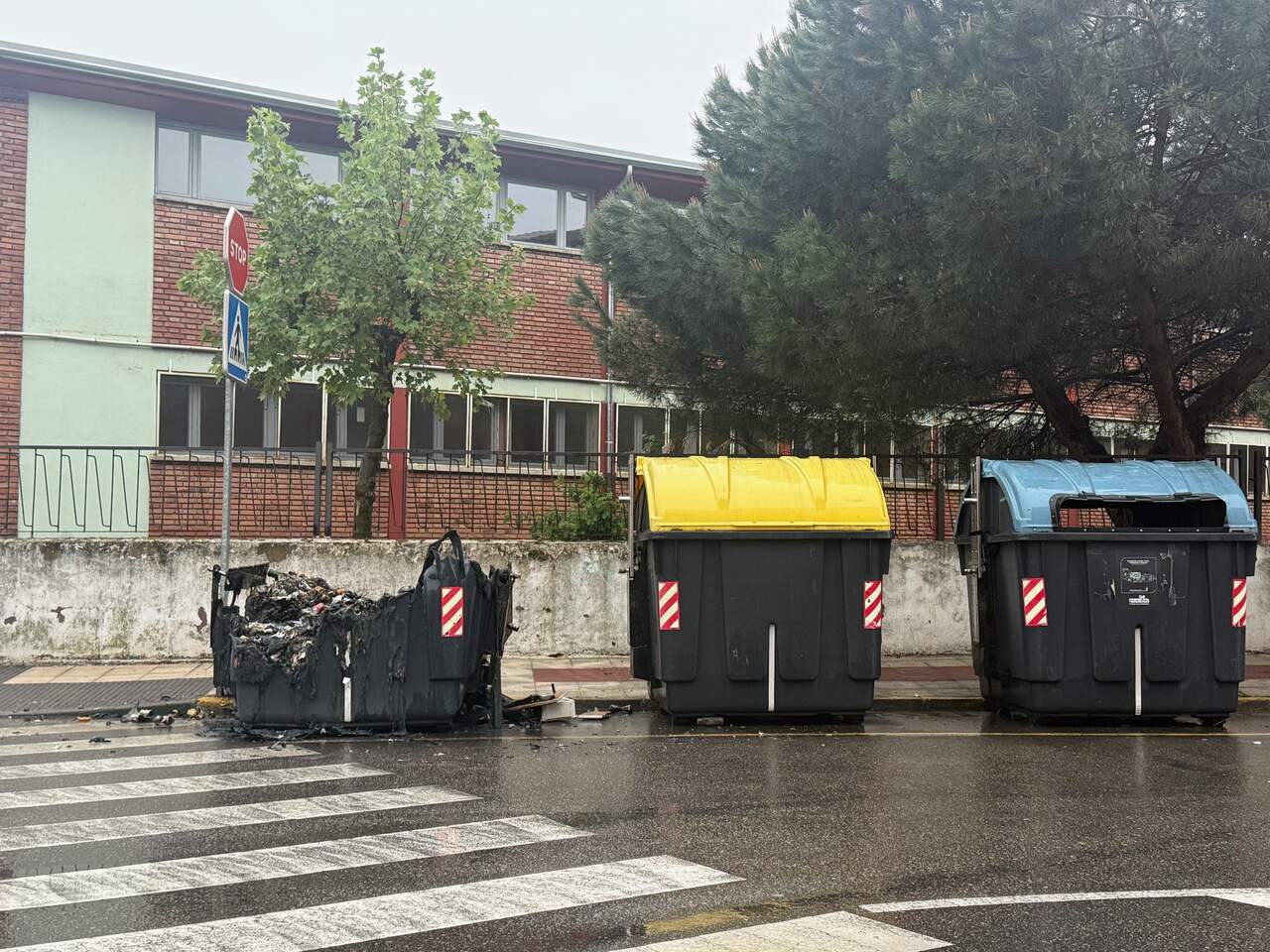 contenedores Alfageme con calle Eduardo G Pastrana Trobajo (2)