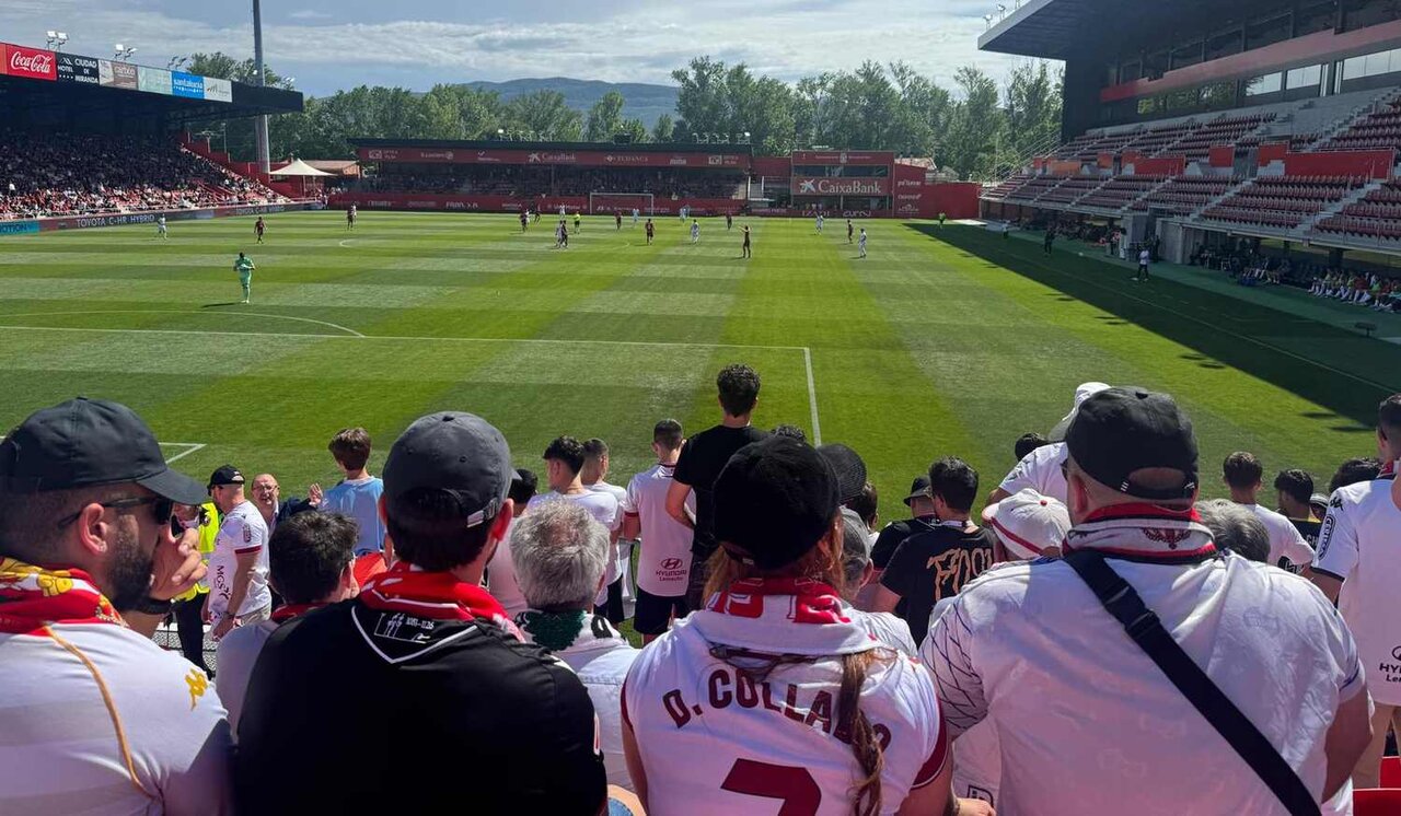 Así se ve el partido desde la grada de la Cultural.