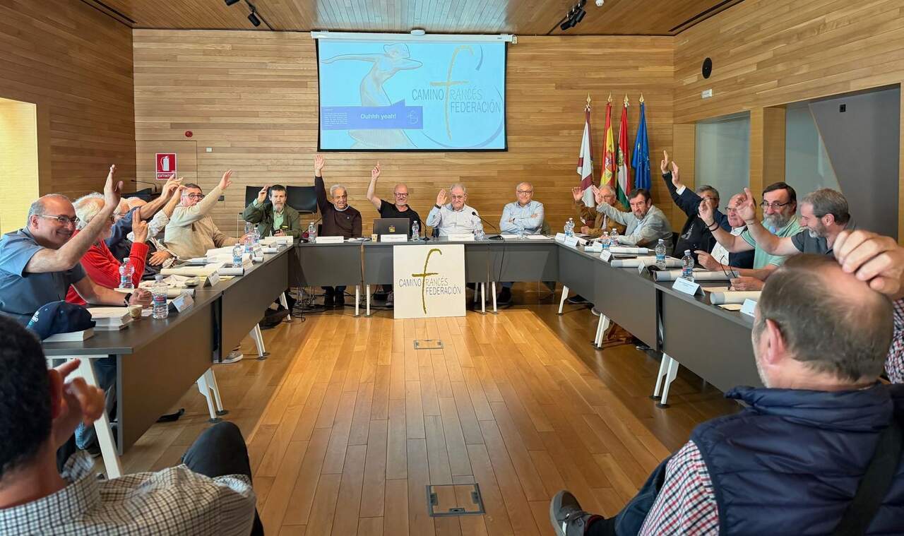 Las asociaciones aprueban por unanimidad tomar medidas de respaldo colectivo ante la polémica del Albergue de Logroño (002)