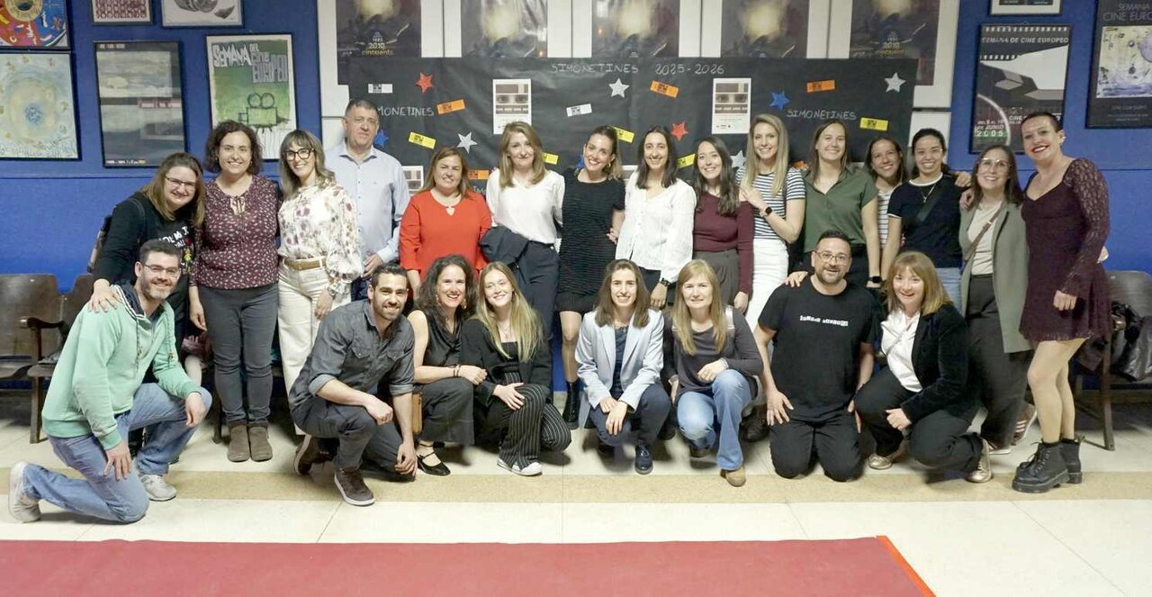 Imagen del equipo participante en el corto finalista.