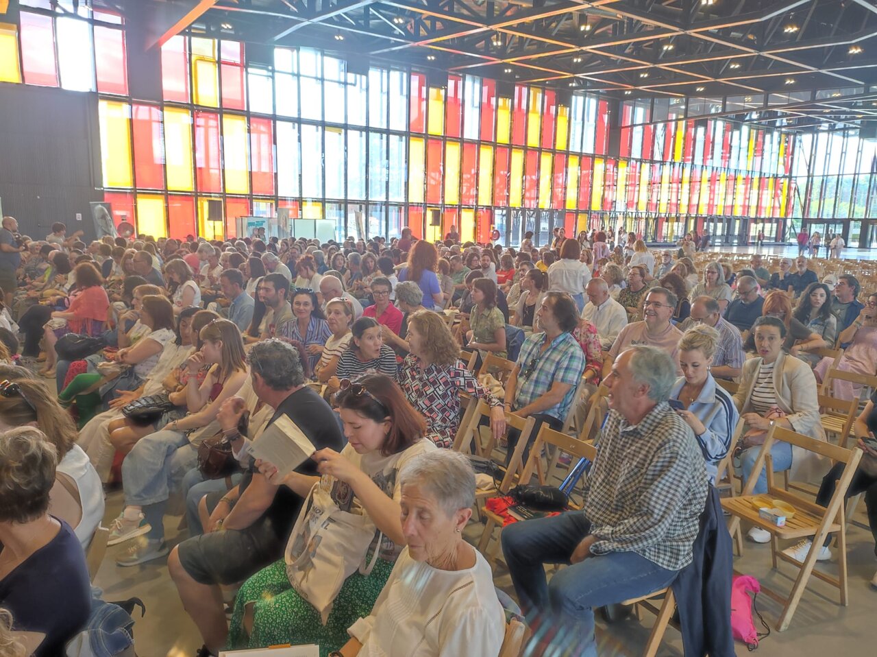 Numeroso público acude a la presentación del libro de David Uclés.