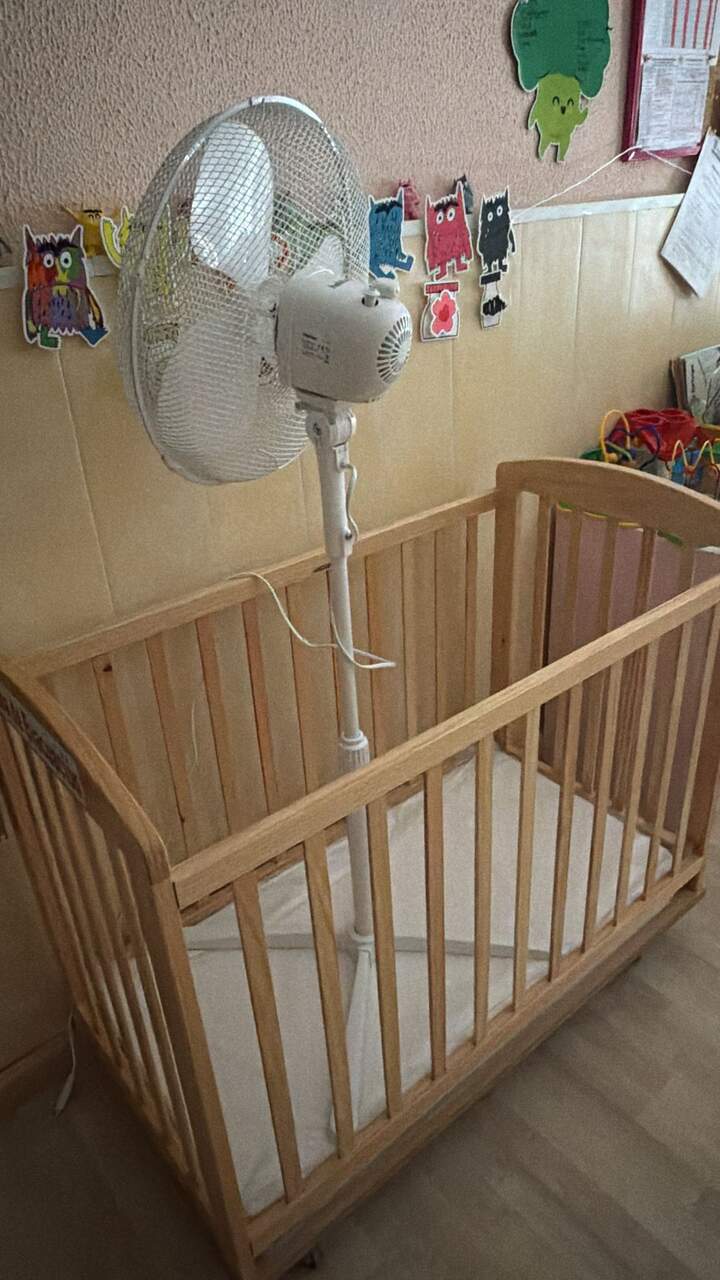 La Junta ha provisto a las aulas de ventiladores como único remedio a las altas temperaturas.