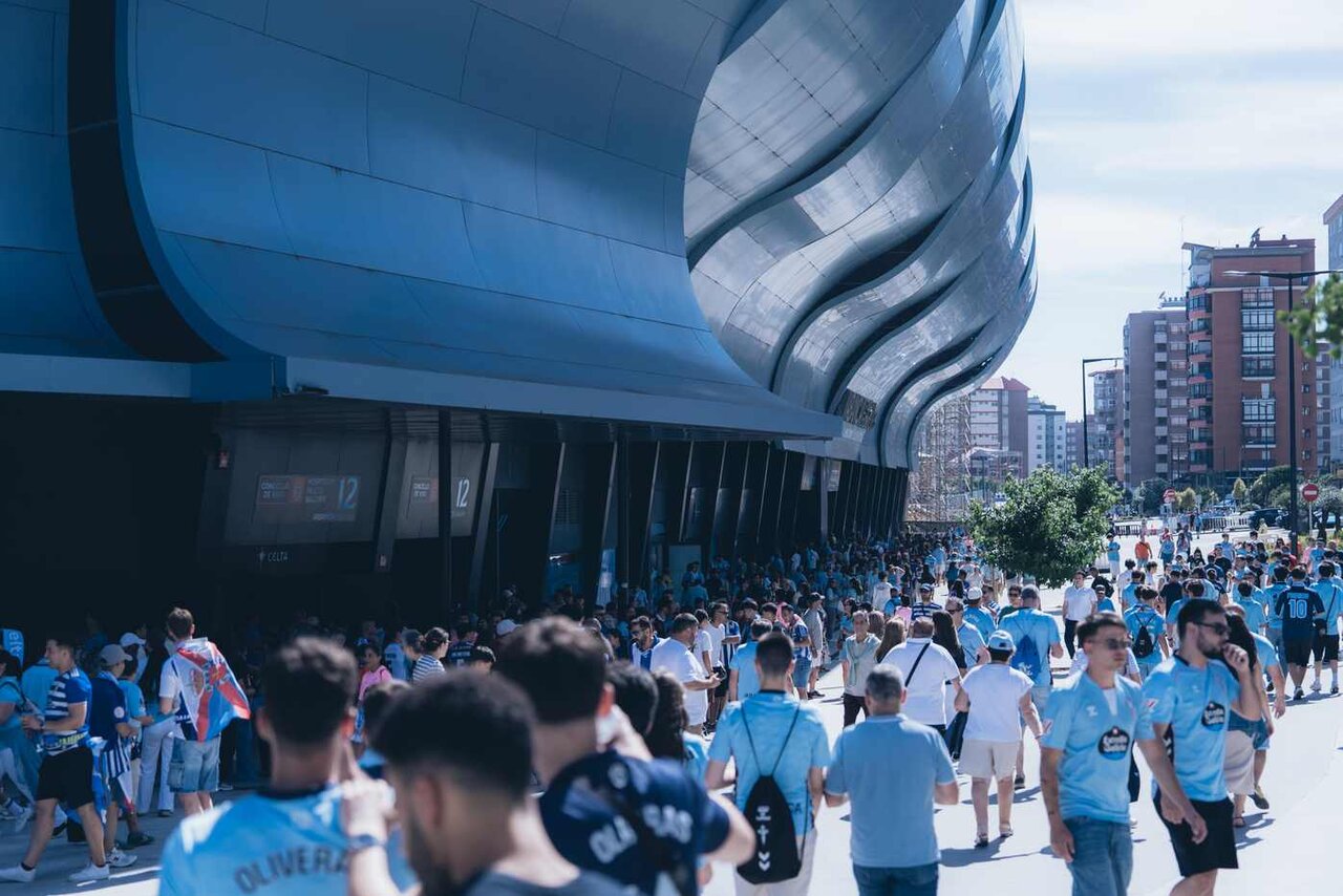 Ambientazo en el entorno del estadio.