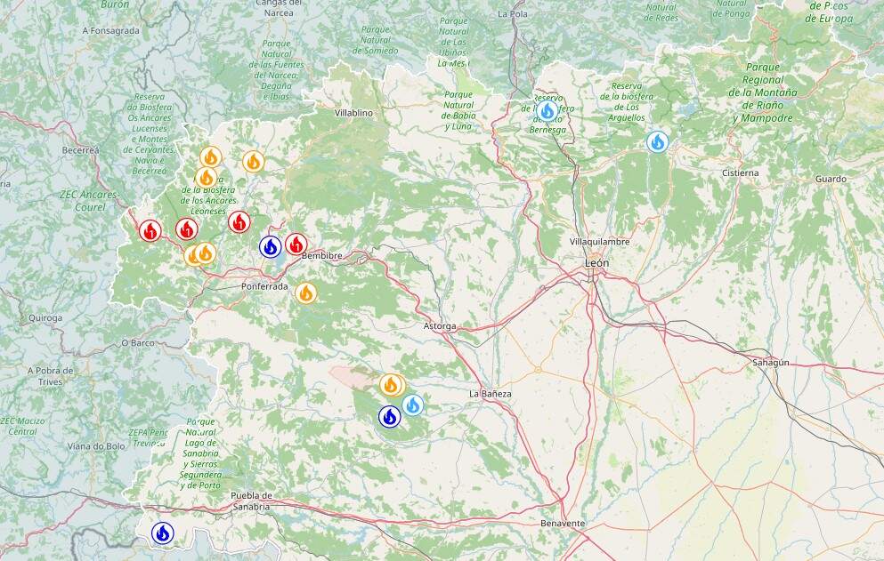 Mapa con la localización de los incendios forestales en la provincia de León este jueves a primera hora. Fuente: Inforcyl.