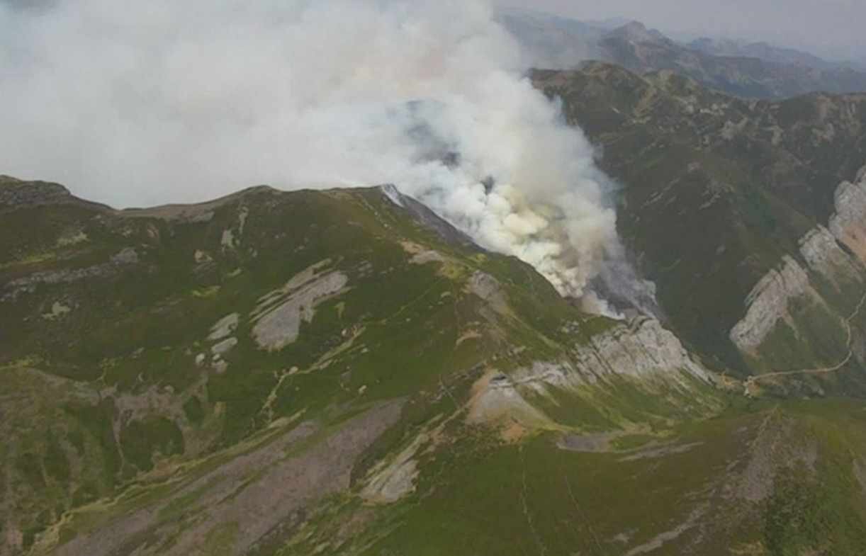 Imagen del incendio declarado en Canseco.