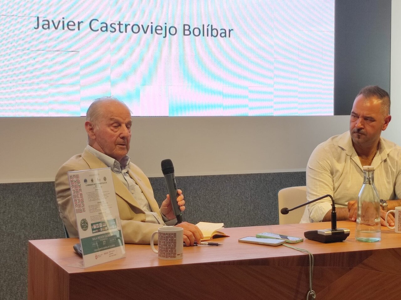 El biólogo y ex director de la Estación Biológica de Doñana Javier Castroviejo, este viernes en las II Jornadas Mediambientales de Oville celebradas en el ILC. Foto: M.A.G.