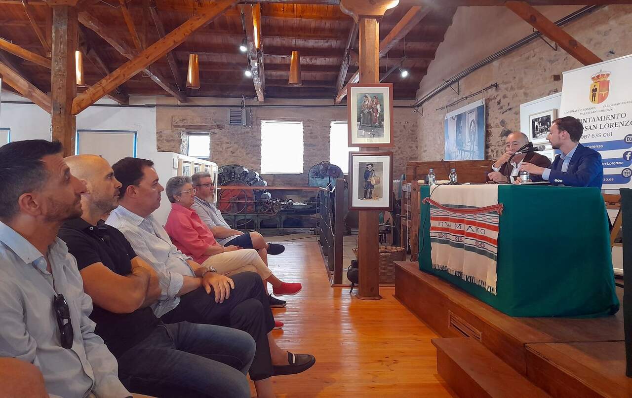 Conferencia de Miguel Ángel Cordero en La Comunal de Val de San Lorenzo.