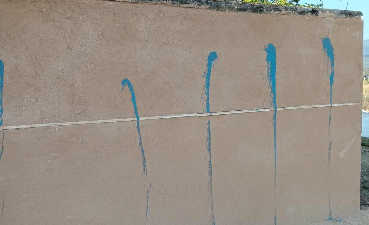Imagen de algunos de los desperfectos en las paredes.