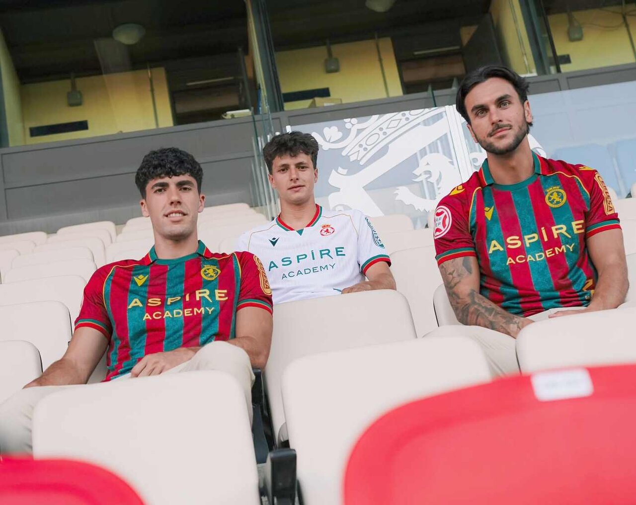 Imagen de la nueva camiseta de la Cultural, que vincula la segunda equipación a los pendones leoneses.