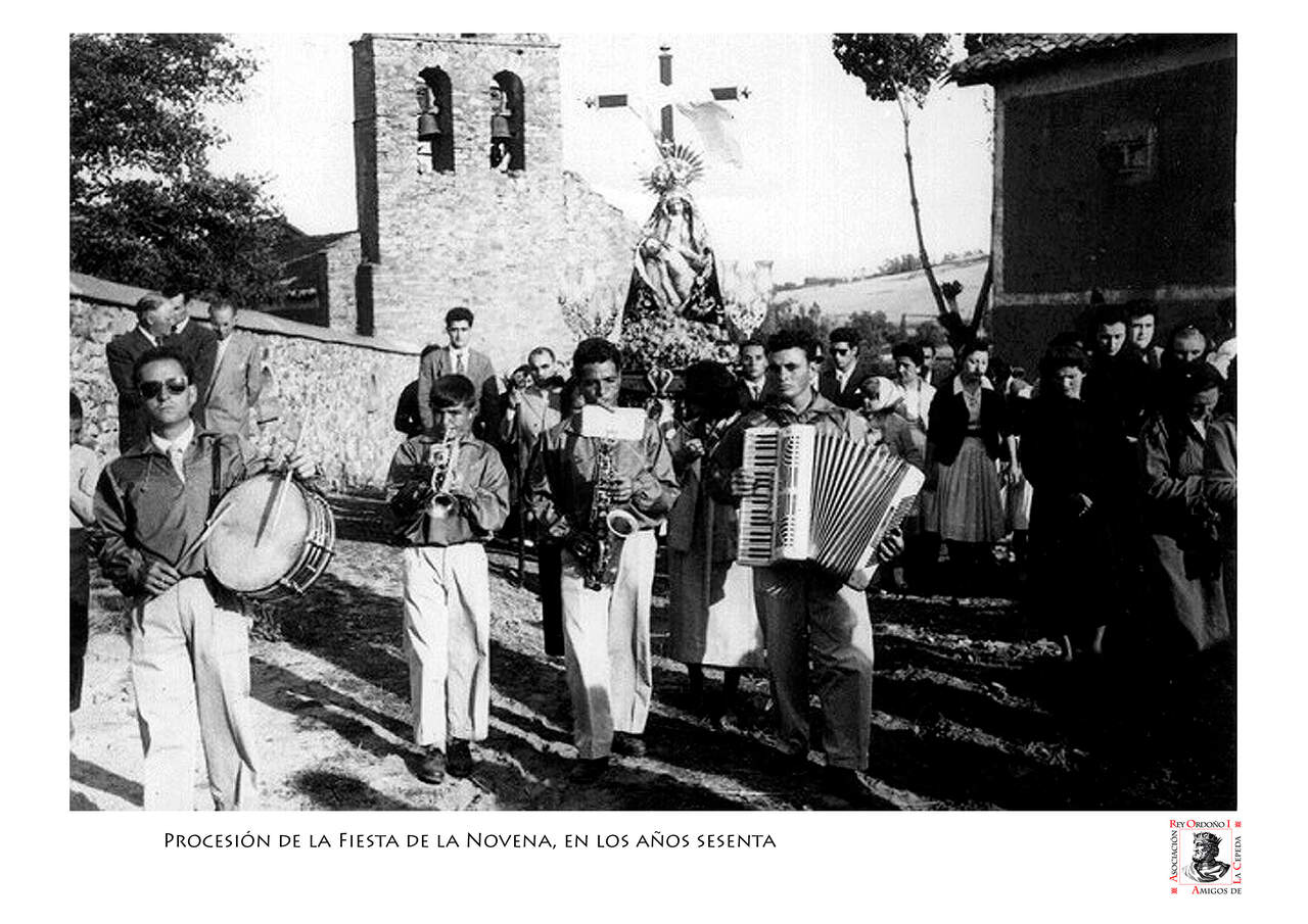 procvesion de la novena con musicos (002)