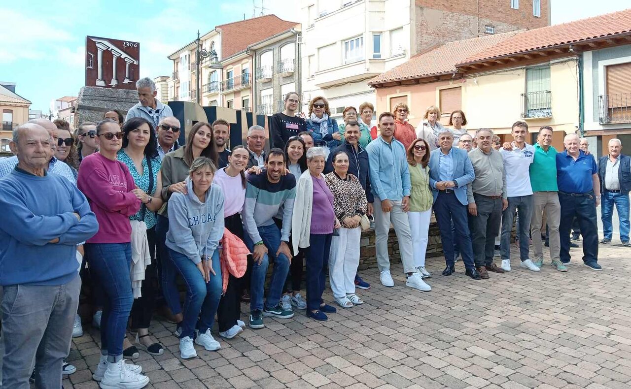 El Partido Popular ha presentado este viernes a José Martínez Delgado como su candidato a la Alcaldía de Benavides de Órbigo con el propósito de recuperar el gobierno municipal y plantear una nueva etapa política en el municipio. El acto se celebró en la plaza del Conde Luna ante más de un centenar de simpatizantes.