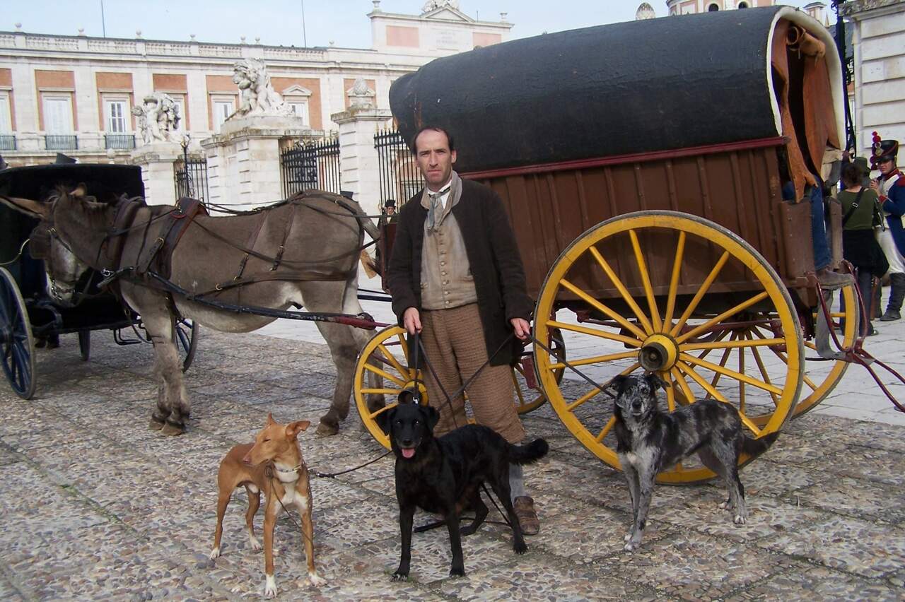 El leonés Félix García y sus perros durante el rodaje de Los Fantasmas de Goya de Milos Forman.